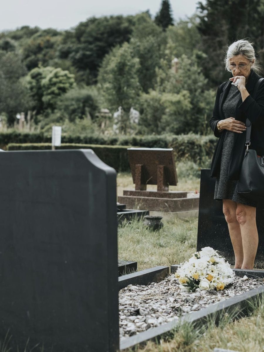 old-woman-mourning-her-husband.jpg old-woman-mourning-her-husband.jpg